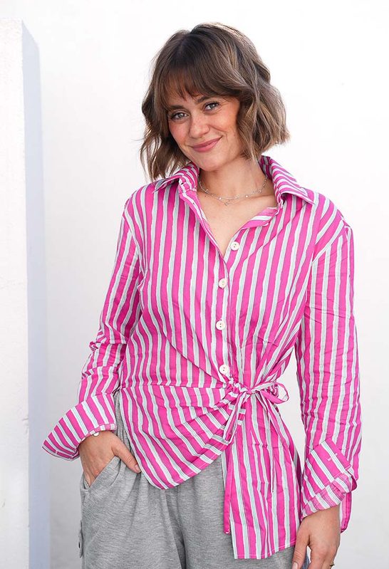 Anna Kova Curve: pink striped blouse