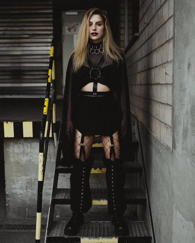 Black look with harness details on the stairs